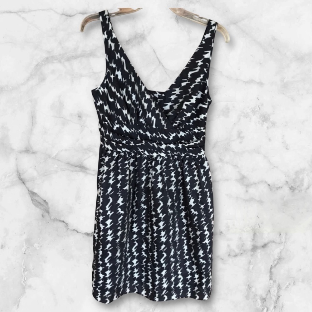 Ann Taylor Gray & White Silk Cotton Sleeveless V-Neck Fit and Flare Dress Size 6